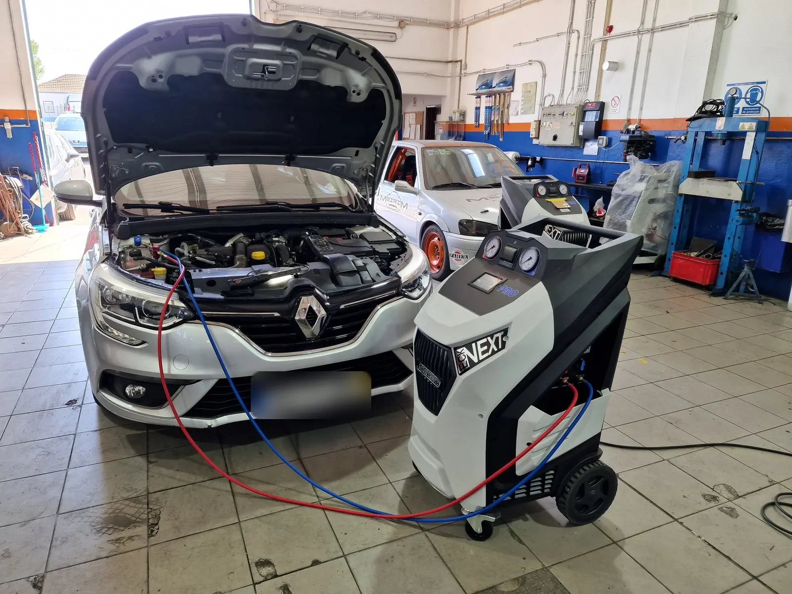 Carga de ar condicionado num Renault Mégane