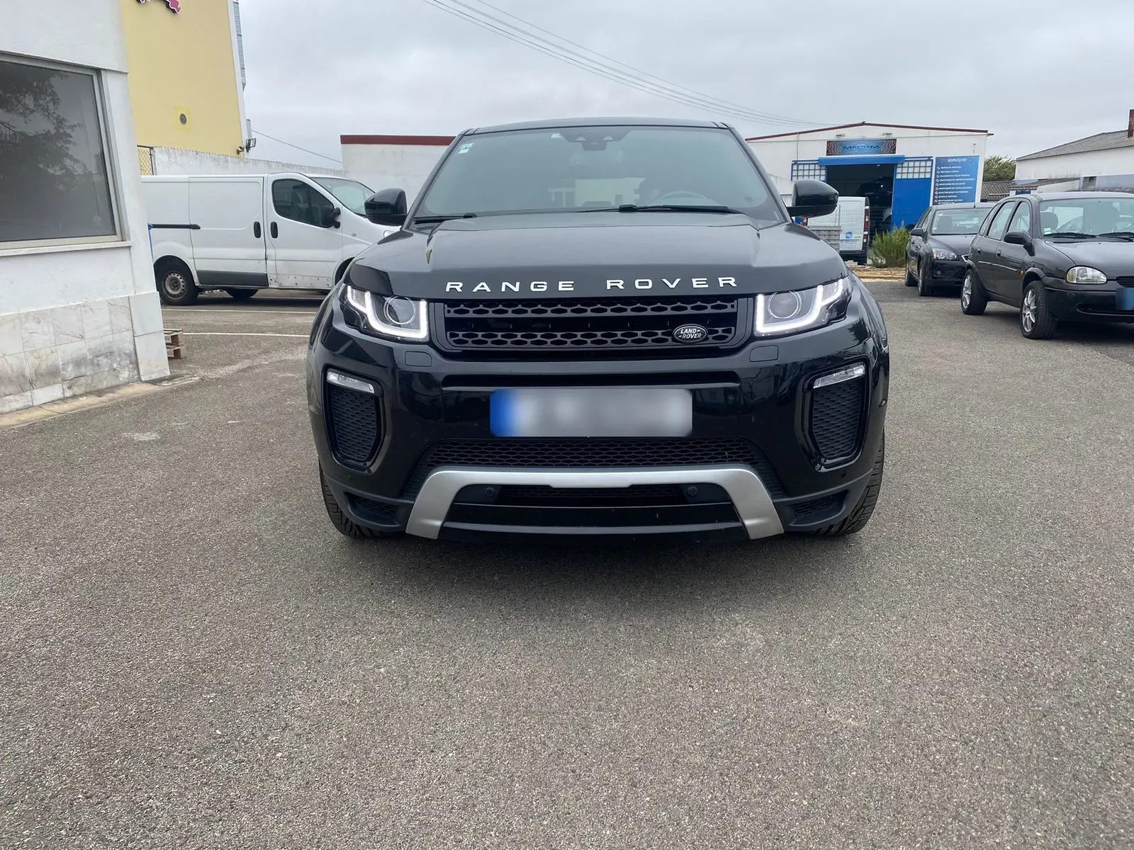 Range Rover Evoque no parque